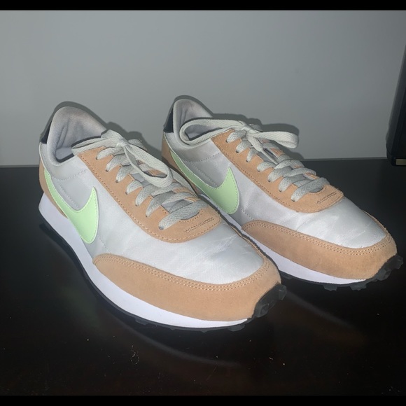 Nike Shoes - Nike Daybreak